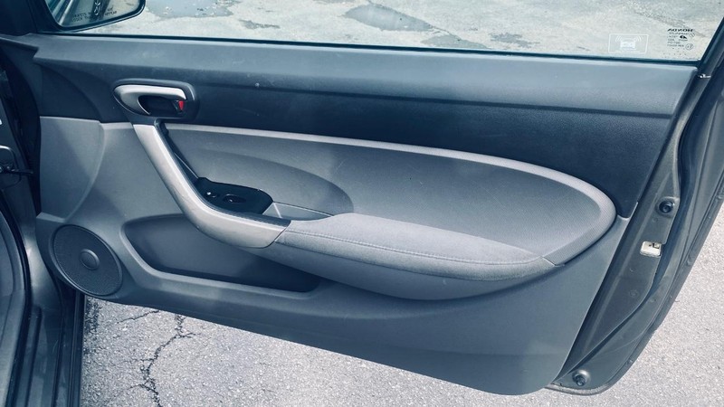Honda Civic Coupe Vehicle Full-screen Gallery Image 16