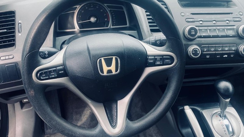 Honda Civic Coupe Vehicle Full-screen Gallery Image 18