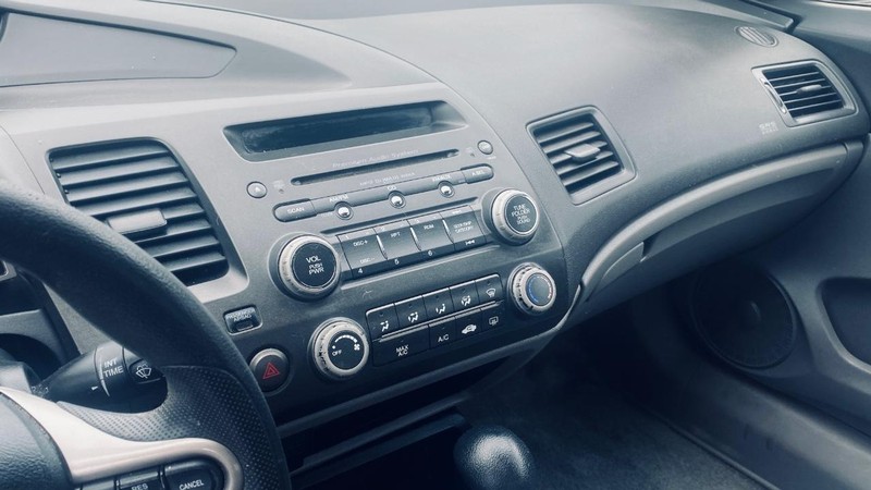 Honda Civic Coupe Vehicle Full-screen Gallery Image 19