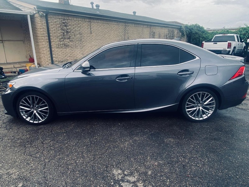 Lexus IS 250 Vehicle Full-screen Gallery Image 02