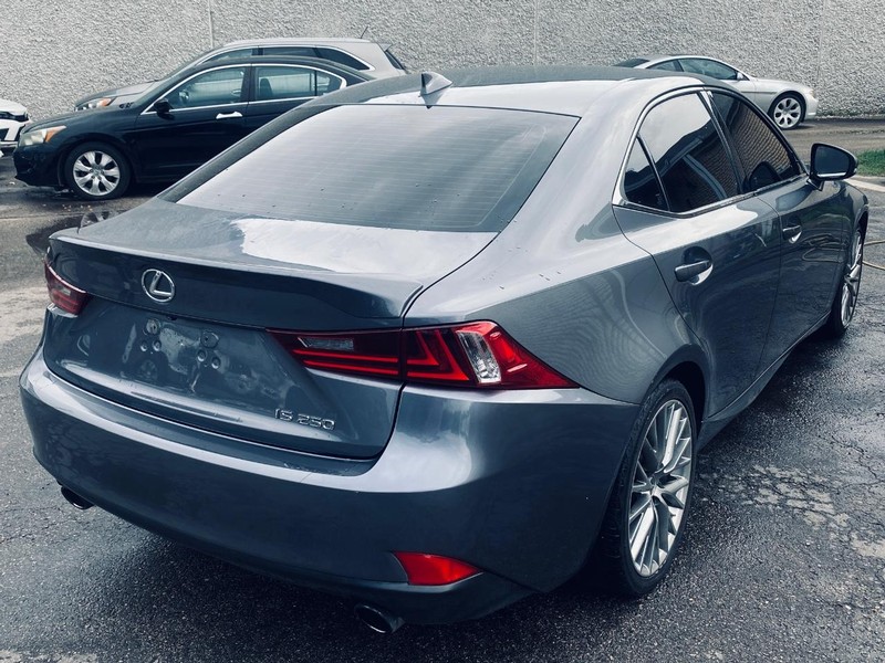 Lexus IS 250 Vehicle Full-screen Gallery Image 06