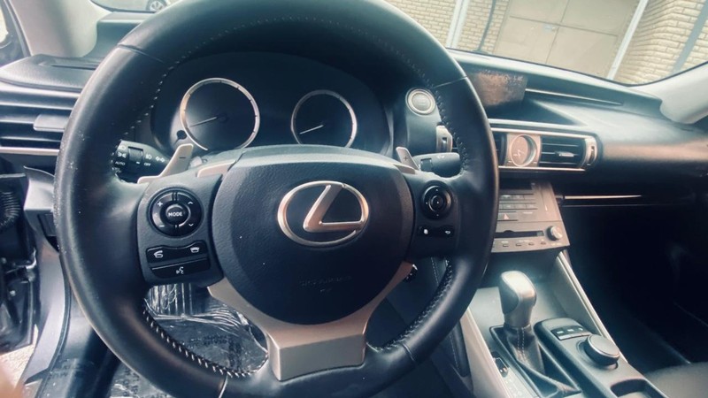 Lexus IS 250 Vehicle Full-screen Gallery Image 25