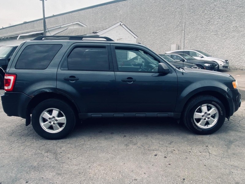 Ford Escape Vehicle Full-screen Gallery Image 07