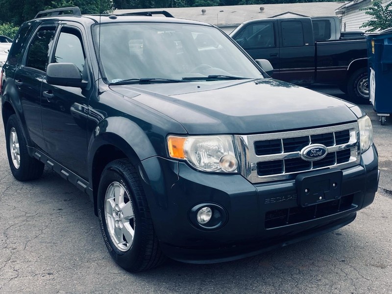 Ford Escape Vehicle Full-screen Gallery Image 08