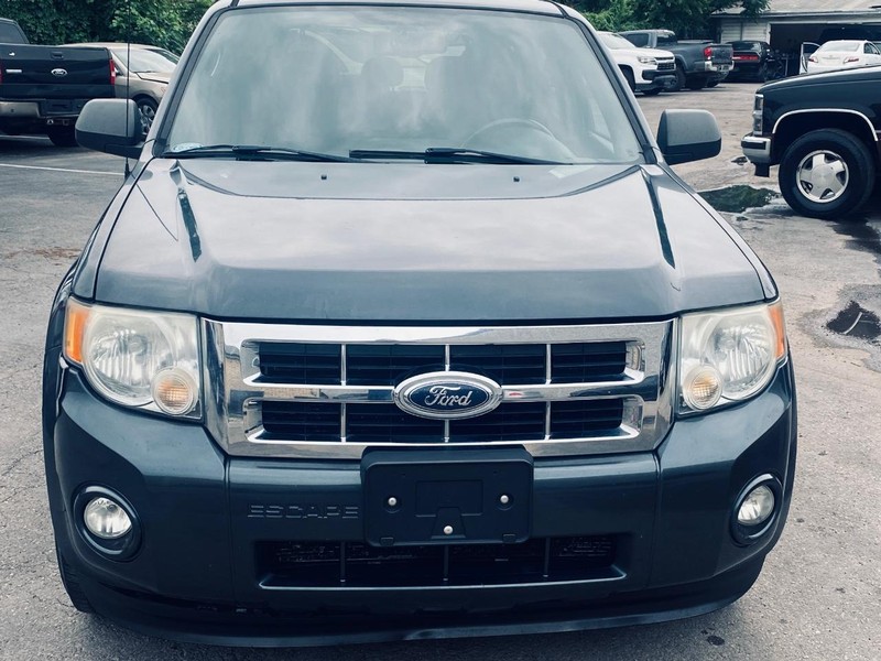 Ford Escape Vehicle Full-screen Gallery Image 09
