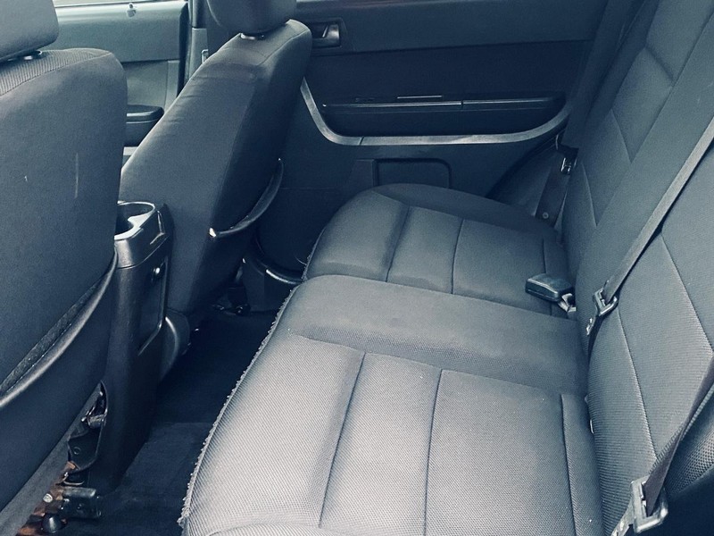 Ford Escape Vehicle Full-screen Gallery Image 14