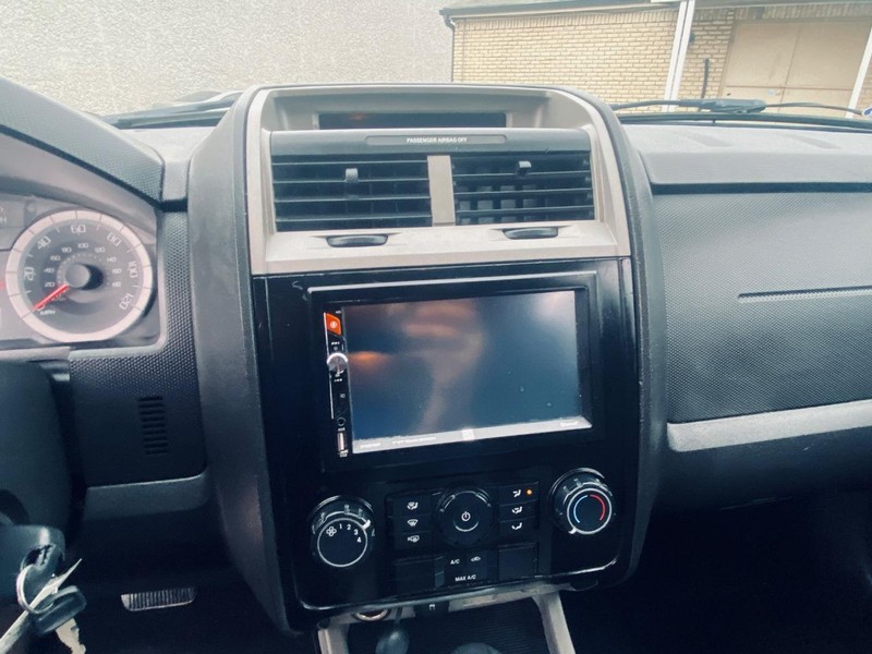 Ford Escape Vehicle Full-screen Gallery Image 24
