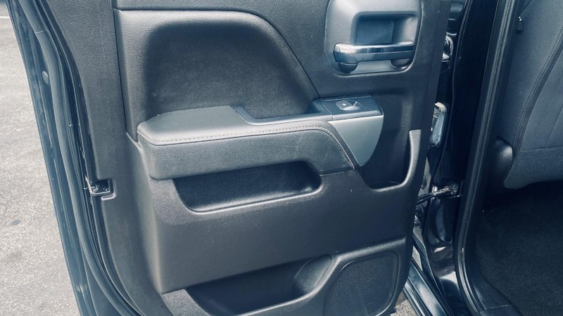 Chevrolet Silverado 1500 Vehicle Full-screen Gallery Image 12