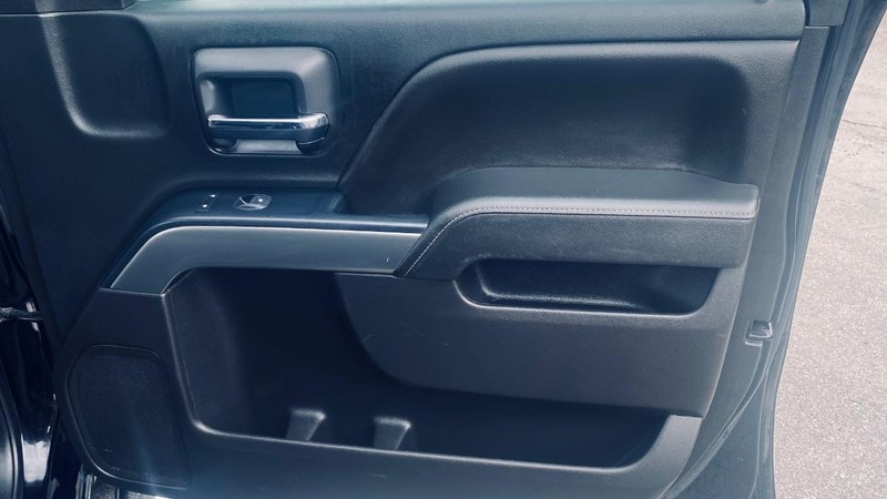 Chevrolet Silverado 1500 Vehicle Full-screen Gallery Image 14