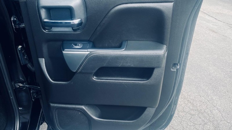 Chevrolet Silverado 1500 Vehicle Full-screen Gallery Image 17