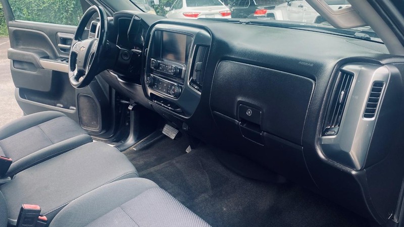Chevrolet Silverado 1500 Vehicle Full-screen Gallery Image 21