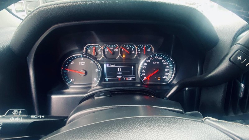 Chevrolet Silverado 1500 Vehicle Full-screen Gallery Image 23