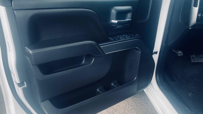 Chevrolet Silverado 1500 Vehicle Full-screen Gallery Image 11