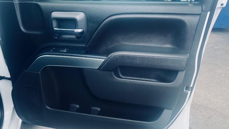 Chevrolet Silverado 1500 Vehicle Full-screen Gallery Image 17