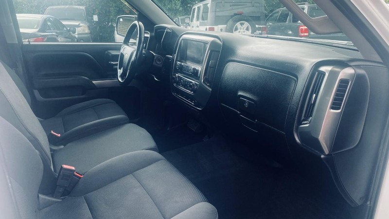 Chevrolet Silverado 1500 Vehicle Full-screen Gallery Image 21