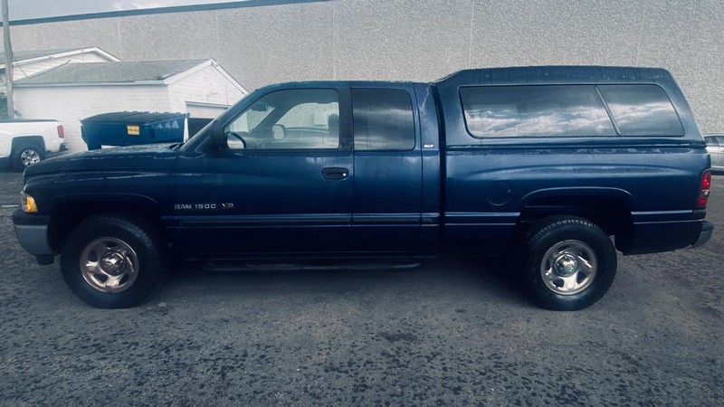 Dodge Ram 1500 Vehicle Full-screen Gallery Image 02
