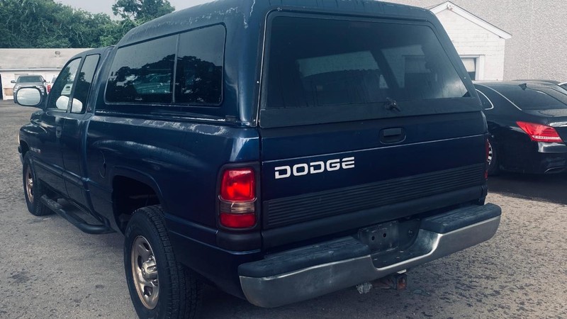 Dodge Ram 1500 Vehicle Full-screen Gallery Image 03
