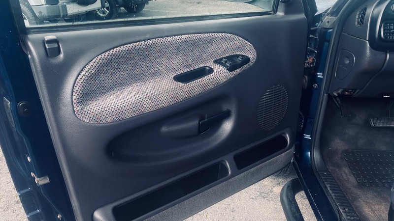 Dodge Ram 1500 Vehicle Full-screen Gallery Image 11