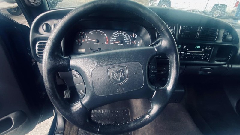 Dodge Ram 1500 Vehicle Full-screen Gallery Image 21