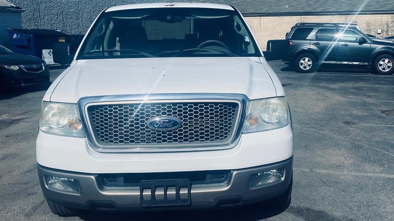 Ford F-150 Vehicle Full-screen Gallery Image 12