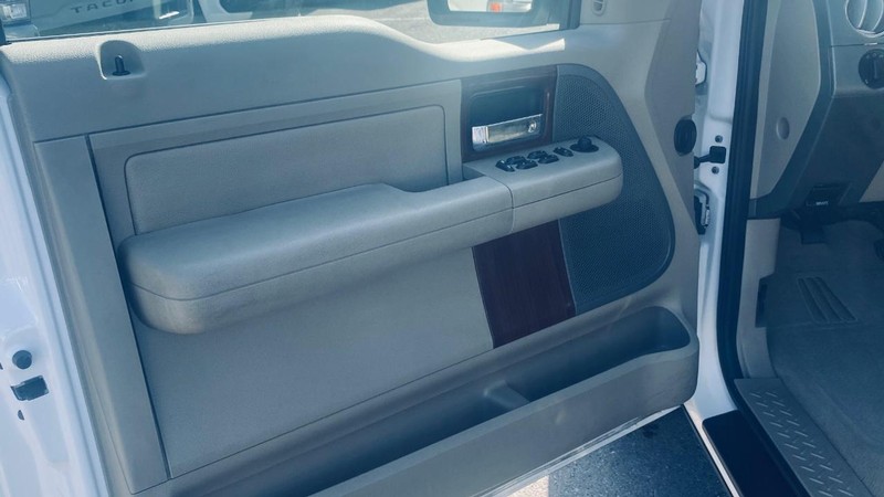 Ford F-150 Vehicle Full-screen Gallery Image 13