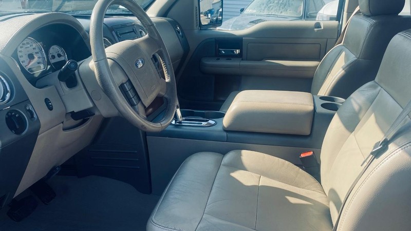 Ford F-150 Vehicle Full-screen Gallery Image 14