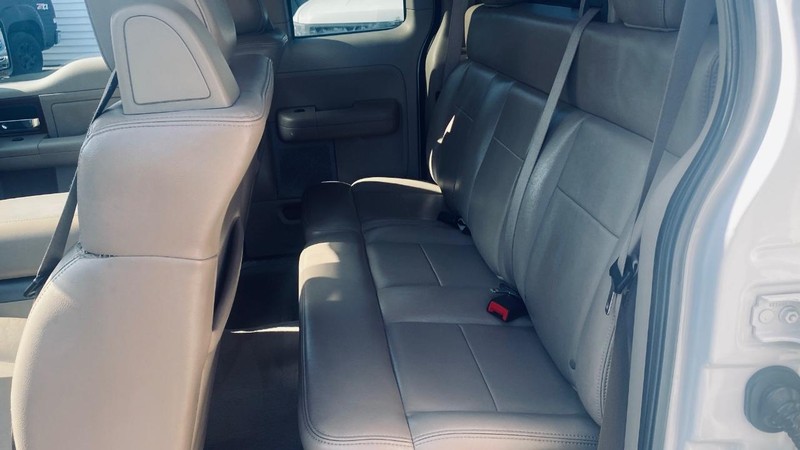 Ford F-150 Vehicle Full-screen Gallery Image 17