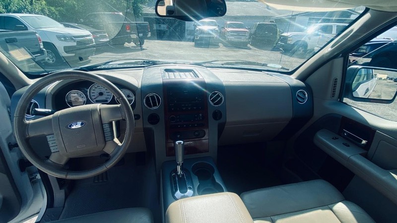 Ford F-150 Vehicle Full-screen Gallery Image 19