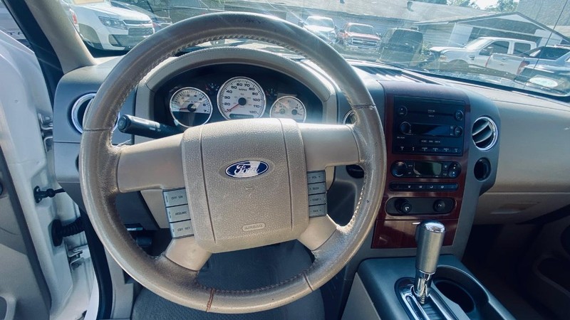Ford F-150 Vehicle Full-screen Gallery Image 21