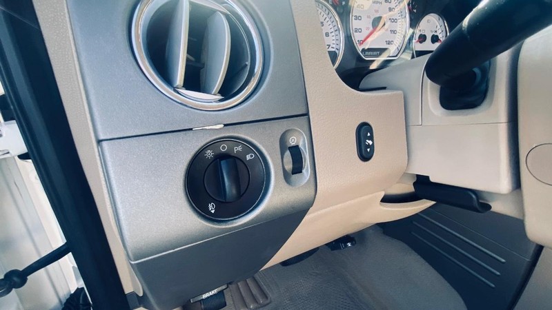 Ford F-150 Vehicle Full-screen Gallery Image 23