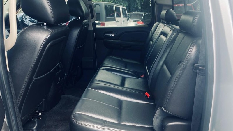 Chevrolet Silverado 1500 Vehicle Full-screen Gallery Image 11