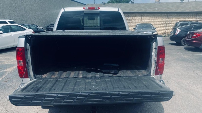 Chevrolet Silverado 1500 Vehicle Full-screen Gallery Image 12