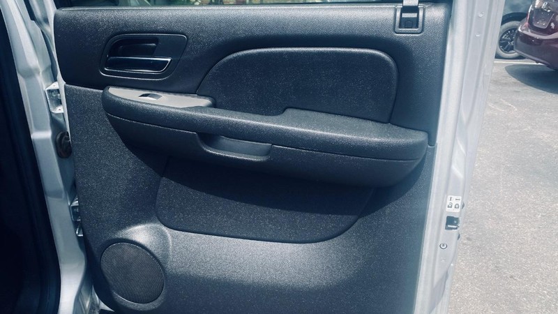 Chevrolet Silverado 1500 Vehicle Full-screen Gallery Image 13