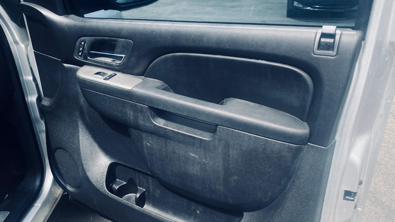 Chevrolet Silverado 1500 Vehicle Full-screen Gallery Image 16