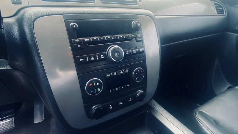 Chevrolet Silverado 1500 Vehicle Full-screen Gallery Image 19