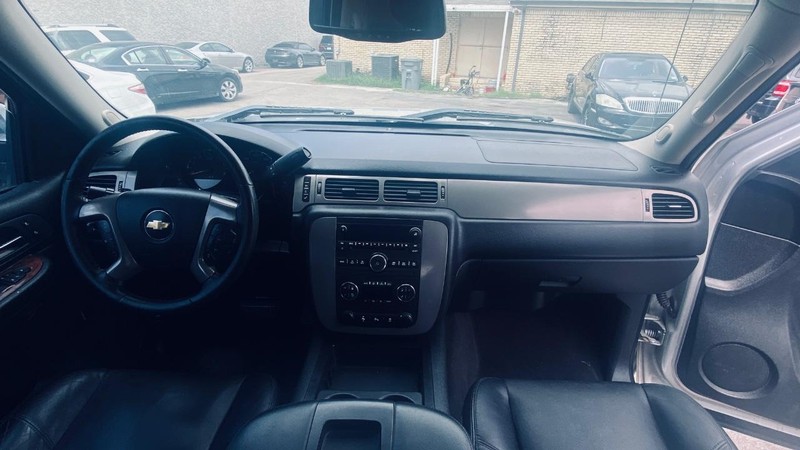 Chevrolet Silverado 1500 Vehicle Full-screen Gallery Image 21