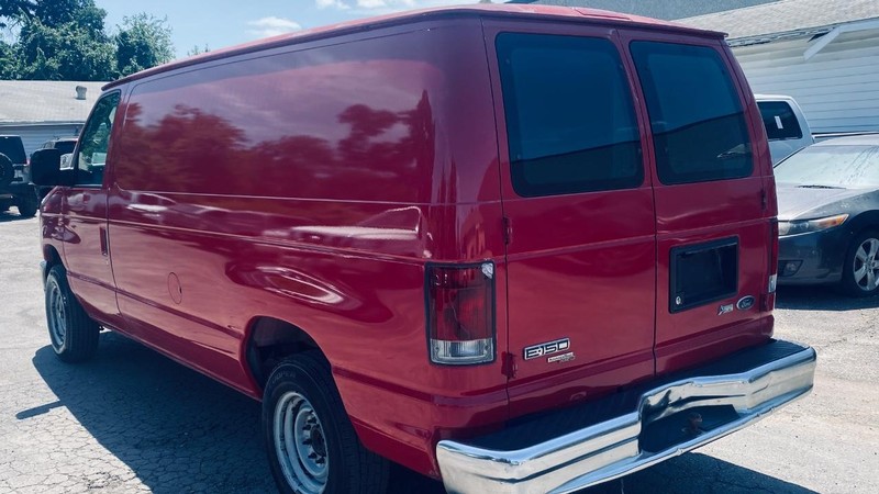 Ford Econoline Cargo Van Vehicle Full-screen Gallery Image 03