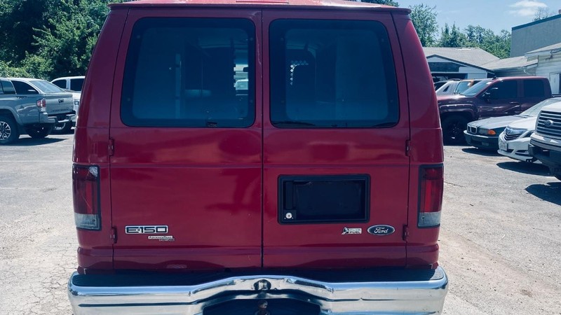 Ford Econoline Cargo Van Vehicle Full-screen Gallery Image 04