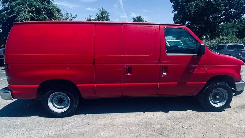 Ford Econoline Cargo Van Vehicle Full-screen Gallery Image 07