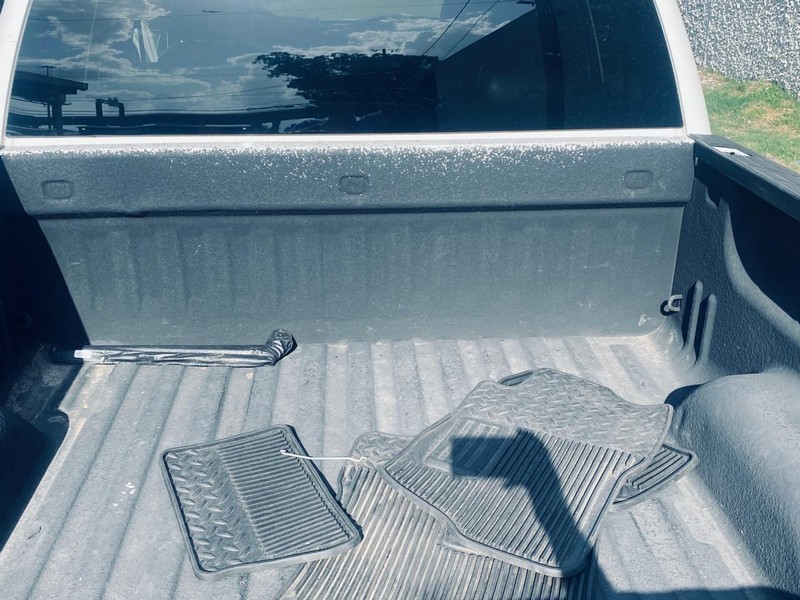 GMC Sierra 1500 Vehicle Full-screen Gallery Image 14