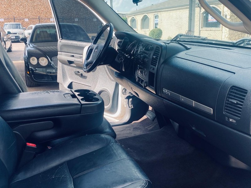GMC Sierra 1500 Vehicle Full-screen Gallery Image 18