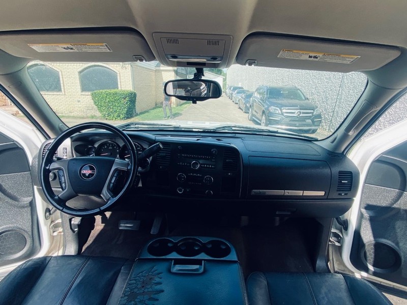 GMC Sierra 1500 Vehicle Full-screen Gallery Image 19