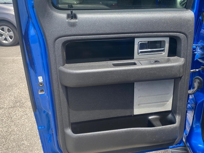Ford F-150 Vehicle Full-screen Gallery Image 14