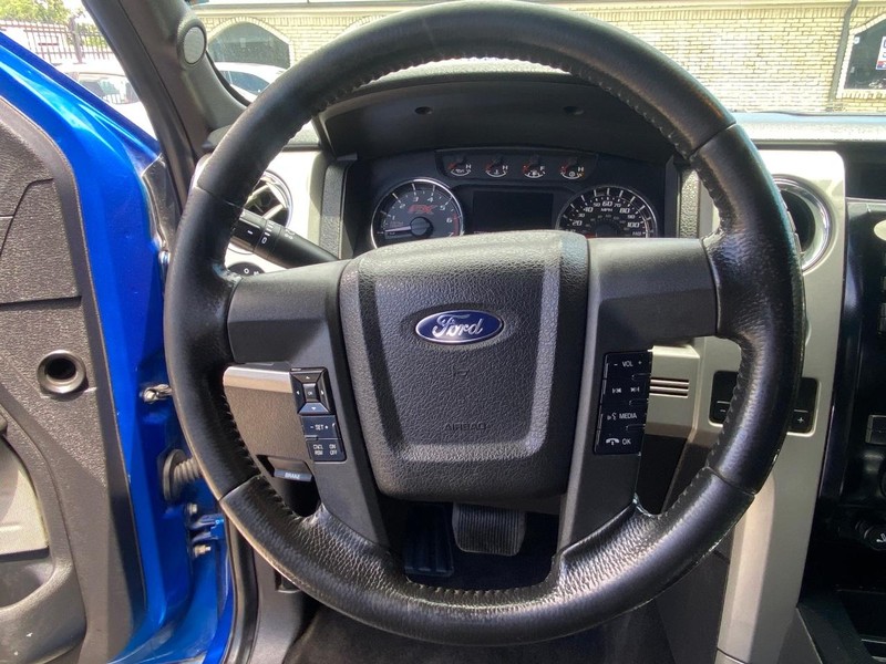 Ford F-150 Vehicle Full-screen Gallery Image 19