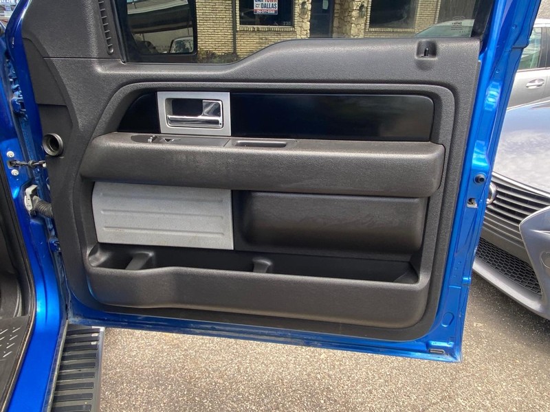 Ford F-150 Vehicle Full-screen Gallery Image 23