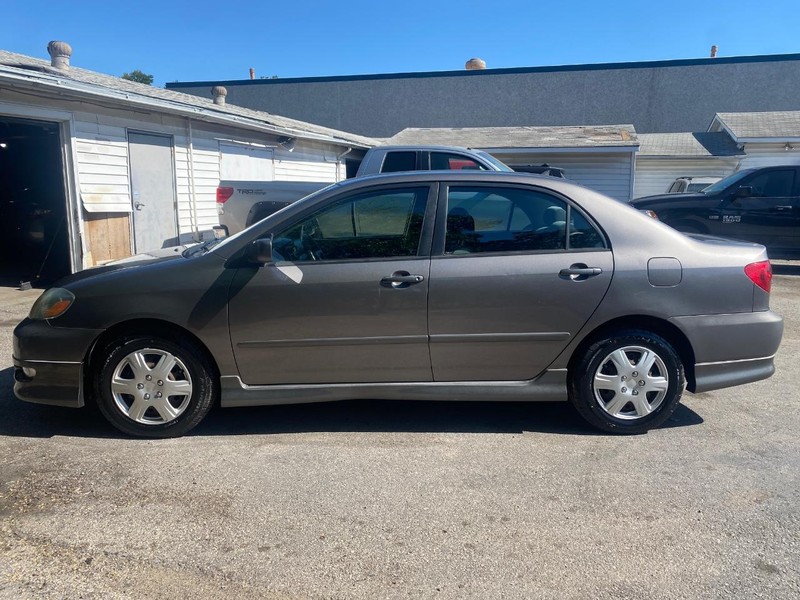 Toyota Corolla Vehicle Full-screen Gallery Image 02