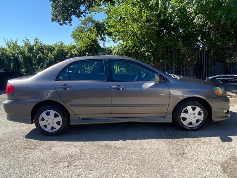 Toyota Corolla Vehicle Full-screen Gallery Image 07