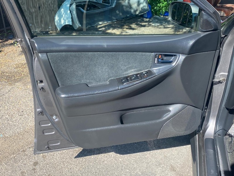 Toyota Corolla Vehicle Full-screen Gallery Image 11