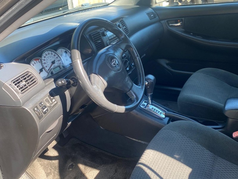 Toyota Corolla Vehicle Full-screen Gallery Image 12