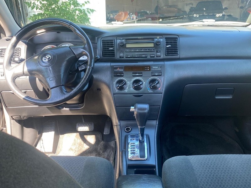 Toyota Corolla Vehicle Full-screen Gallery Image 17